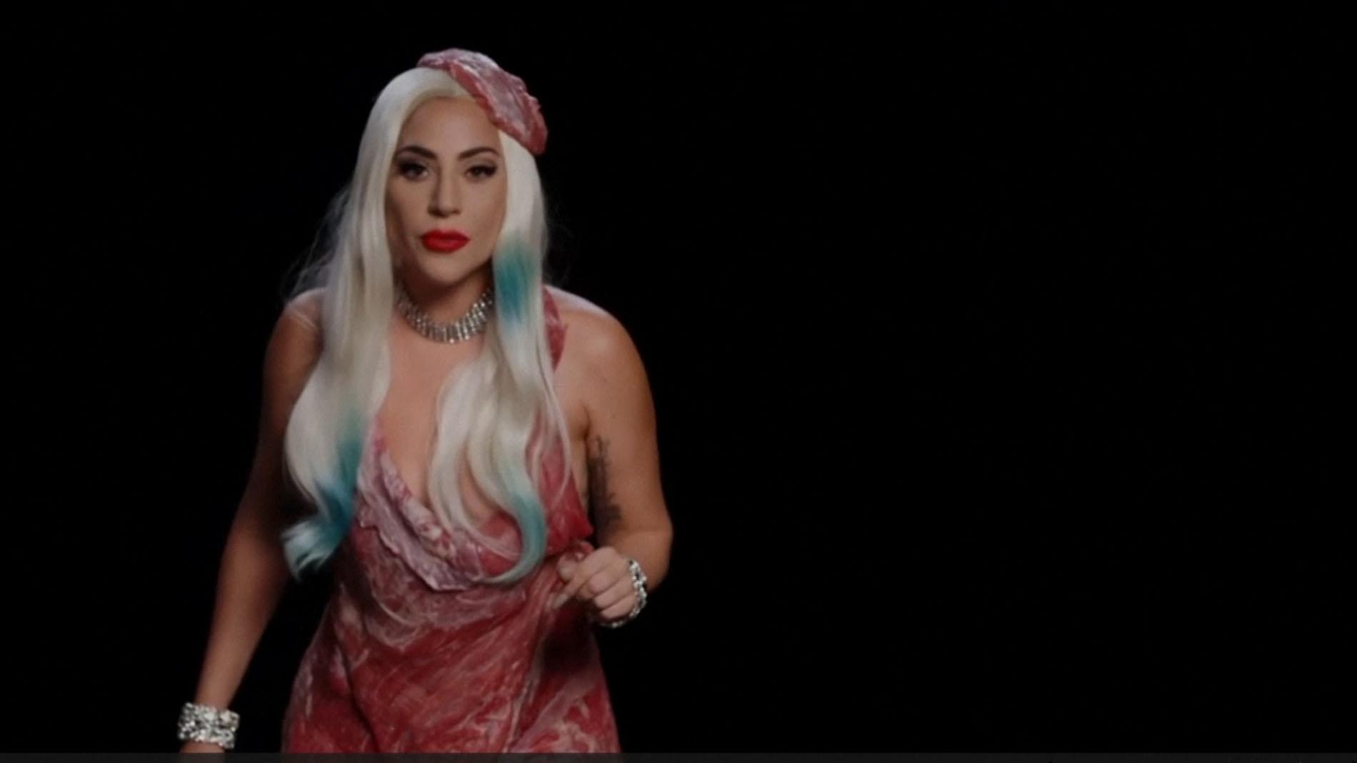 En Video Lady Gaga Ressort Sa Robe Viande Du Placard Dans Un Dernier Appel Au Vote Madame Figaro