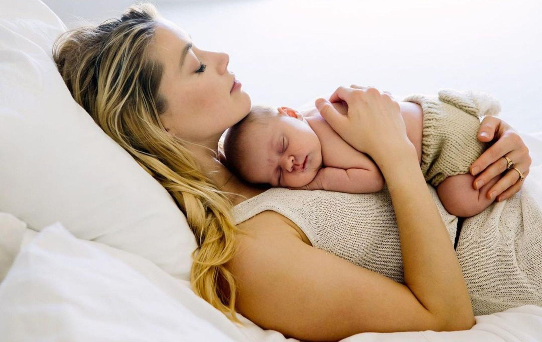 Naomi Campbell Emily Ratajkowski Gal Gadot Ces Celebrites Qui Ont Eu Un Bebe En 21 Madame Figaro