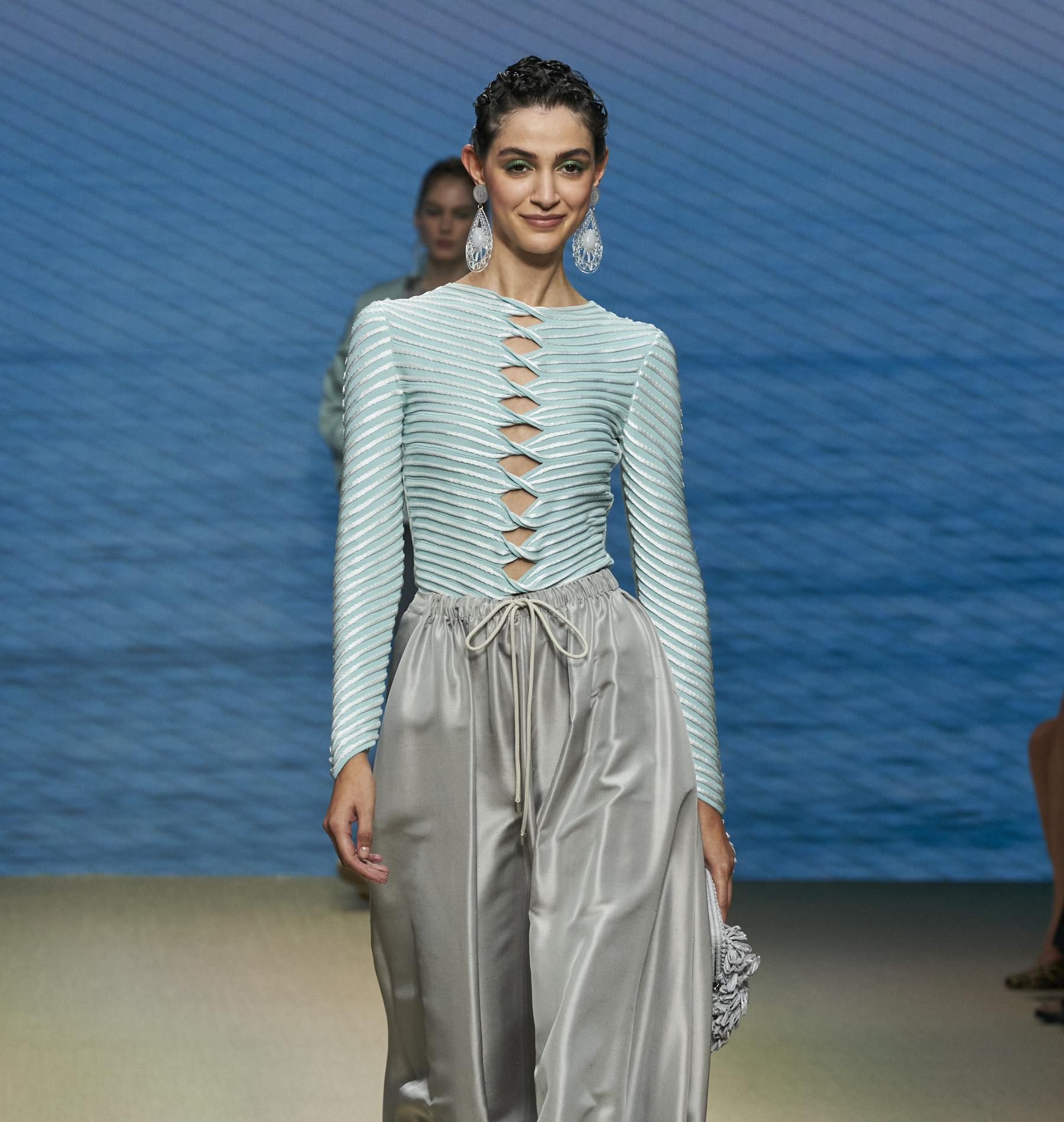 Défilé Giorgio Armani printemps-été 2022 Prêt-à-porter