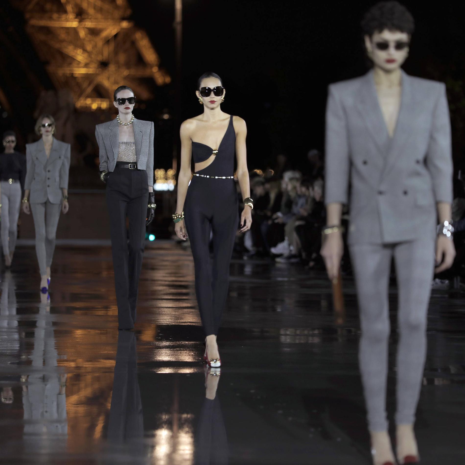 Mannequin Yves Saint Laurent Femme Le défilé Saint Laurent printemps-été 2022 ou le retour du glamour  subversif à Paris