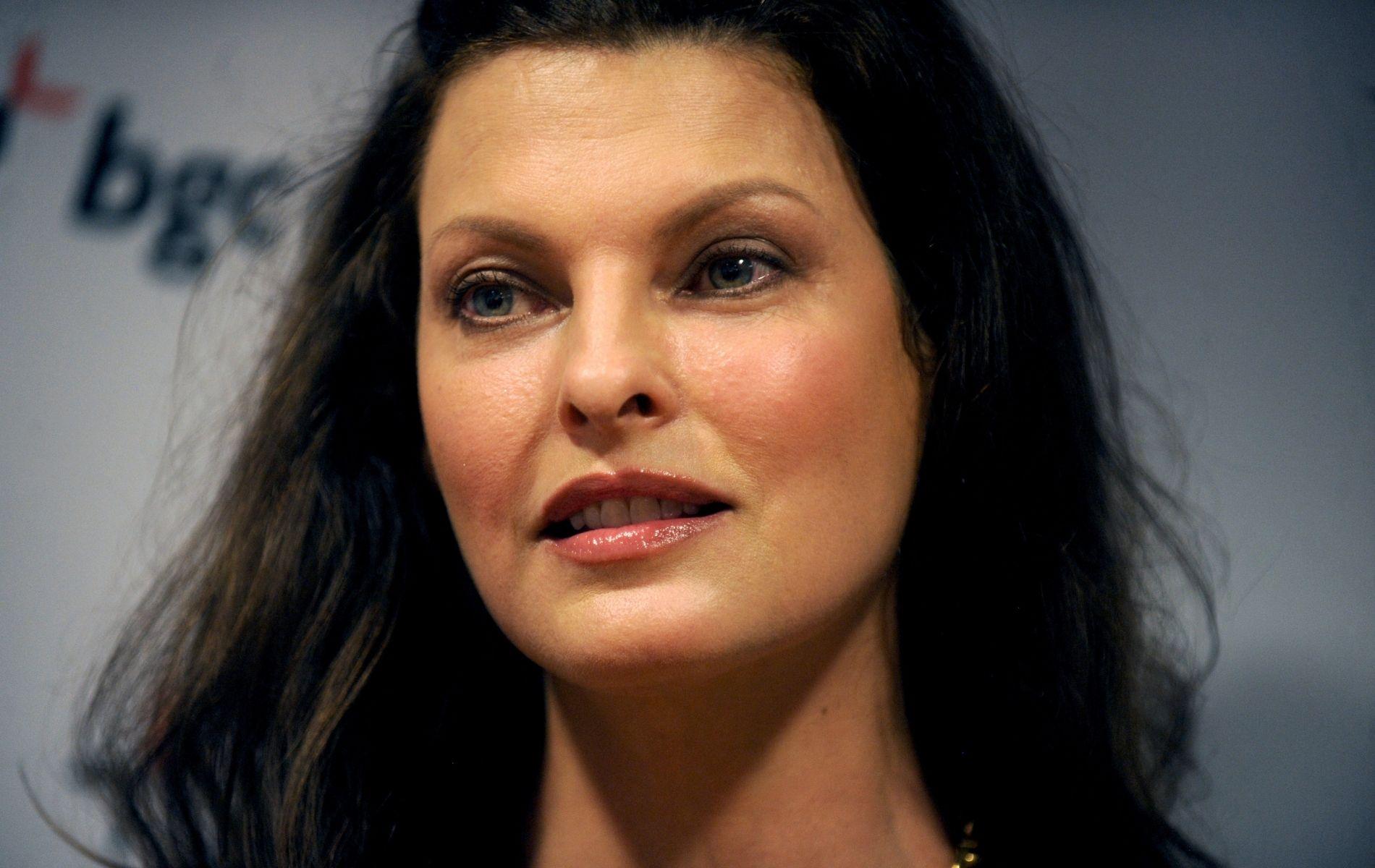 Linda Evangelista Revele Etre Defiguree A Vie En Raison D Une Intervention Esthetique Madame Figaro