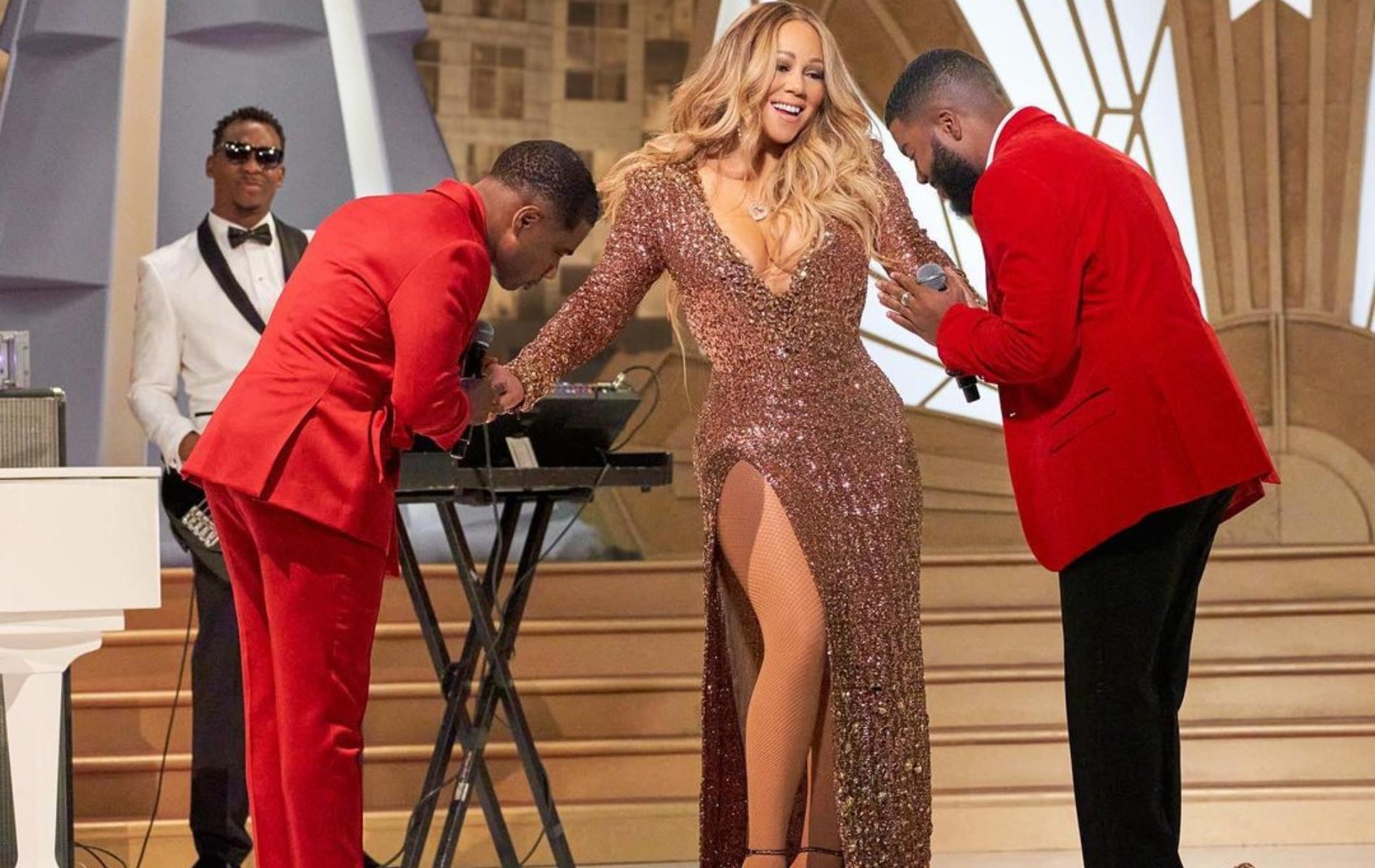 Six hommes pour porter la traîne" : la robe de Noël de Mariah Carey et ses  20kg de perles