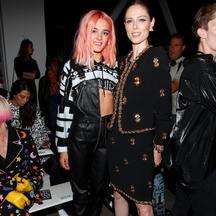 Les stars aux premiers rangs des défilés printemps-été 2020 - Charlotte Lawrence et Coco Rocha Les stars aux premiers rangs des défilés printemps-été 2020 - Charlotte Lawrence et Coco Rocha