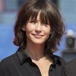 Le Carre De Sophie Marceau La Frange De Monica Bellucci Les Idees De Coupes Qui Font Gagner Quelques Annees Madame Figaro