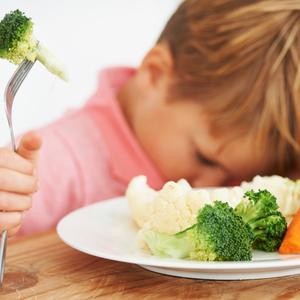 Au secours, mon enfant ne mange rien à la cantine ! 