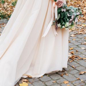 Délai, prestataire, tarif... Comment nettoyer et conserver sa robe de mariée ?