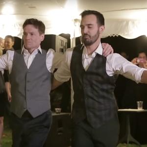 La danse d'ouverture de ces jeunes mariés va vous bluffer