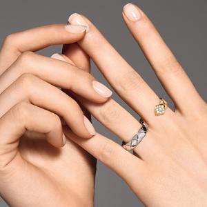 Néo porté : quand la joaillerie succombe aussi à la bague Néo porté : quand la joaillerie succombe aussi à la bague