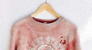 Un sweat-shirt maculé de faux sang scandalise les internautes