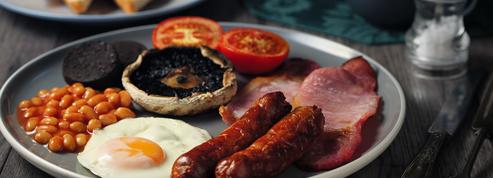 Œufs brouillés, bacon, baked beans maison... Les secrets pour préparer un vrai petit déjeuner anglais