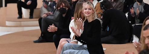 Vu sur Angèle ou Anna Mouglalis, le jean large, l'autre star de la fashion week parisienne