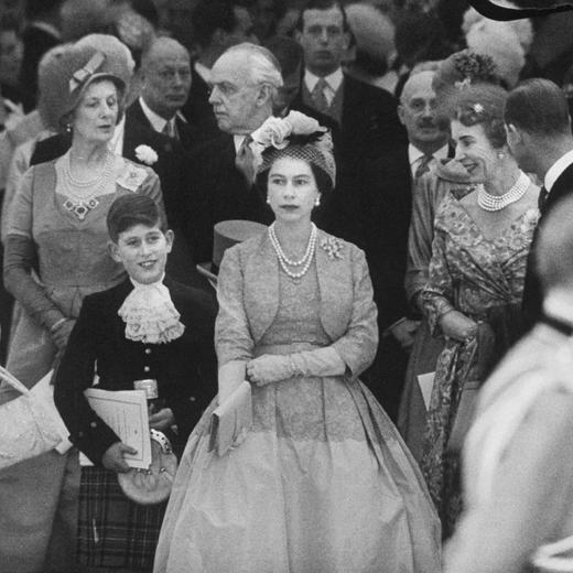 Les tenues de mariage de la reine d'Angleterre Elizabeth II - 1960 