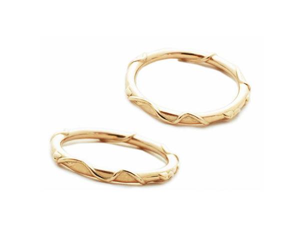 Vert, je le veux - Diaporama photo - photo 3 La Callilope d'April Paris, c'est une alliance en or jaune éthique et équitable. Pas de recours au mercure ou au cyanure pour ces bagues puisque l'or provient de mines labellisées Or Équitable qui appliquent les standards édictés par ARM (Alliance for Responsible Mining). À noter que le travail des enfants est proscrit sur ces métaux. À partir de 465 €, en vente sur aprilparis.com.