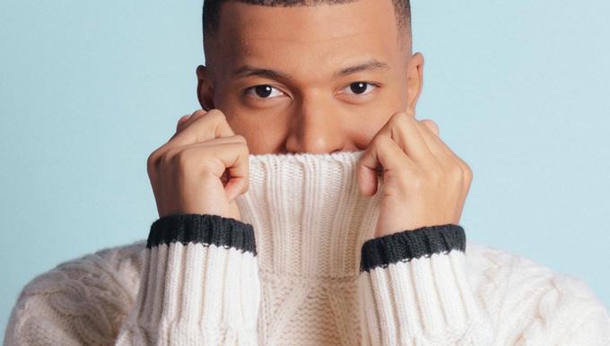 Pourquoi le col roulé de Kylian Mbappé est la revanche du 