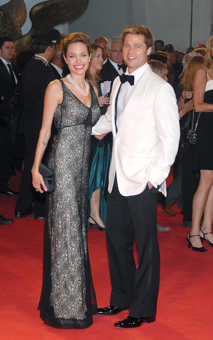Angelina Jolie Et Son Nouveau Compagnon 2020 Angelina Jolie serait en couple avec un mystérieux millionnaire