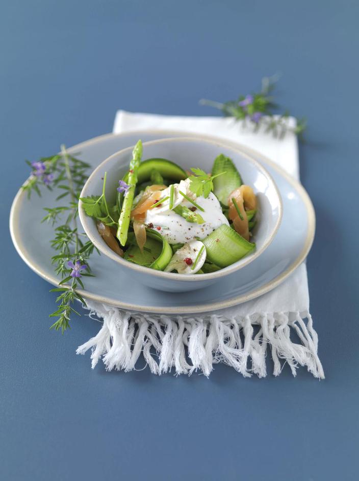 Ensalada de salmón e espuma de queixo branco con cebola