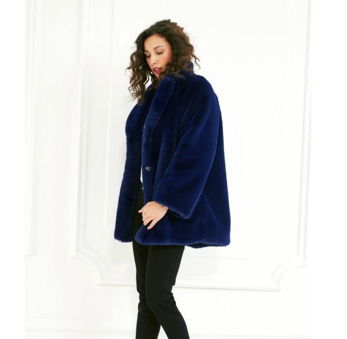 Des Manteaux En Fausse Fourrure Coloree Pour Passer L Hiver En Douceur Madame Figaro