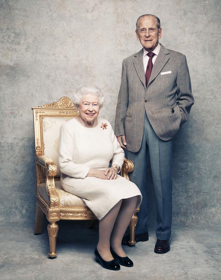 Elizabeth Ii Et Le Prince Philip 4 Portraits Officiels Pour Leurs