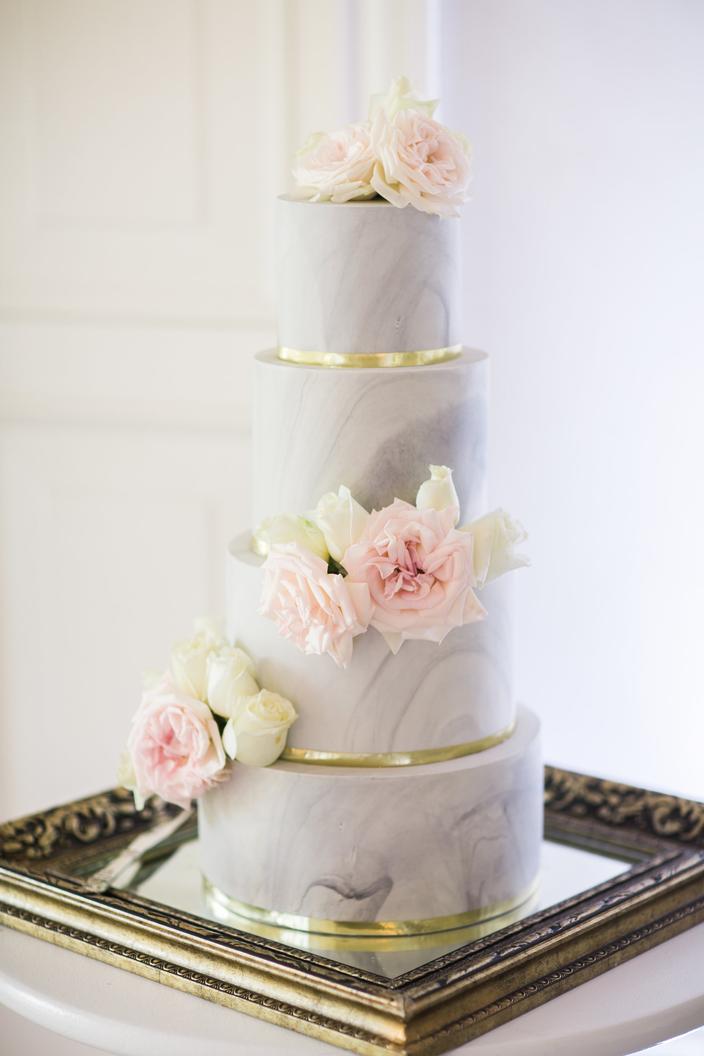 Orne De Fleurs De Perles Effet Cristal Des Gateaux De Mariage Originaux Et Gourmands Madame Figaro