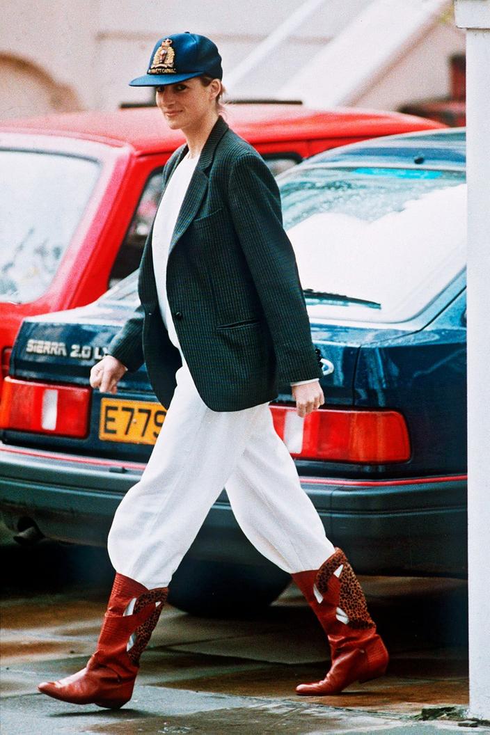 Santiags, blazer, sweat Lady Di en 1990 ou le parfait Manteau prince de galle 6052