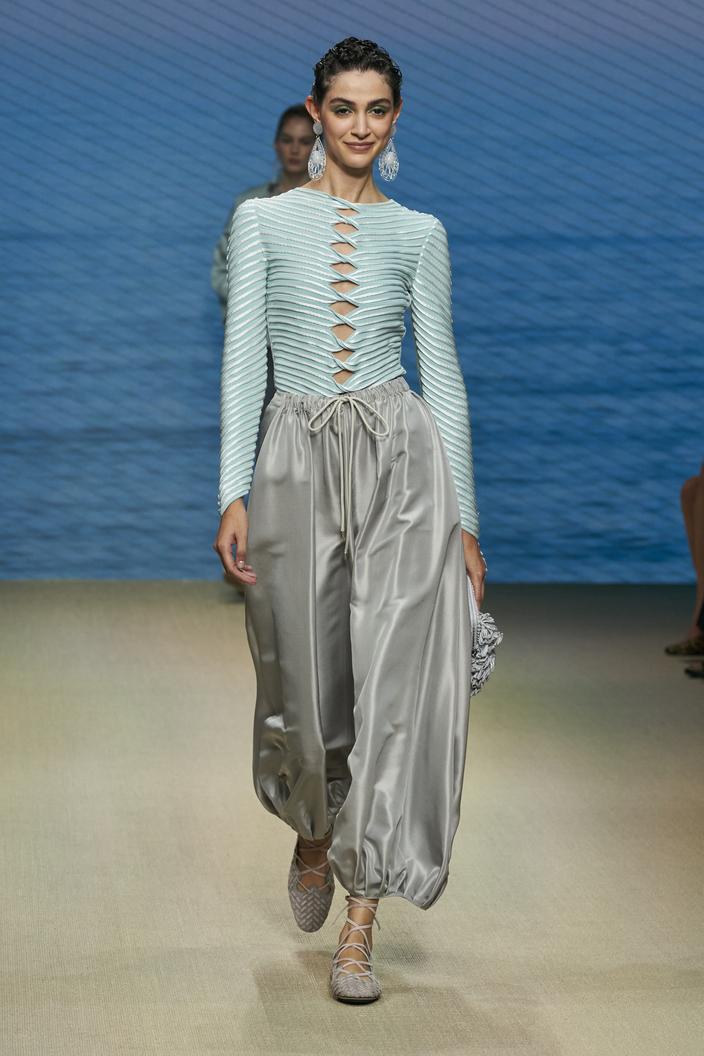 Défilé Giorgio Armani printemps-été 2022 Prêt-à-porter