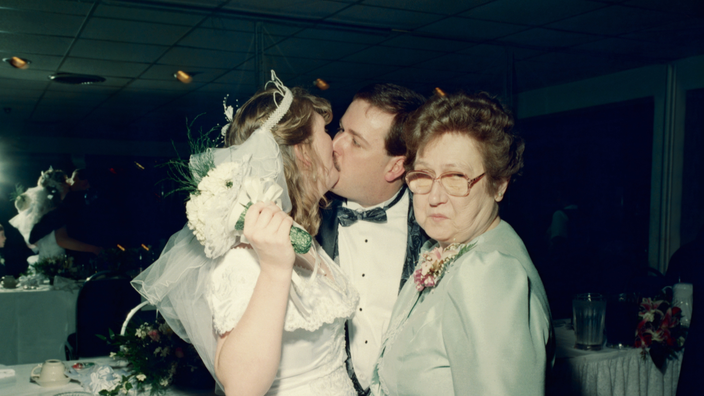 Juste mariée et prête à baiser Juste mariée et prête à baiser
