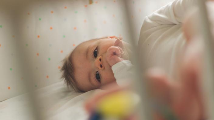 Pourquoi Mon Bebe Ne Dort Pas Alors Que Celui Des Autres Oui