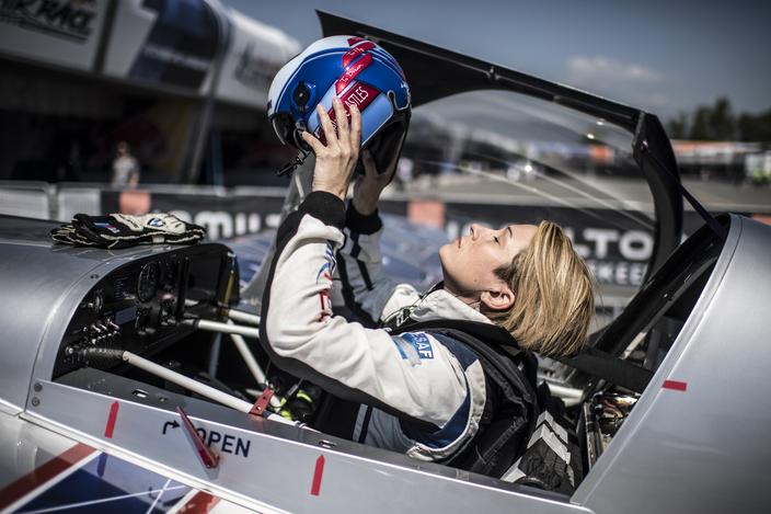 Mélanie Astles, première pilote féminine de la Red Bull Air Race