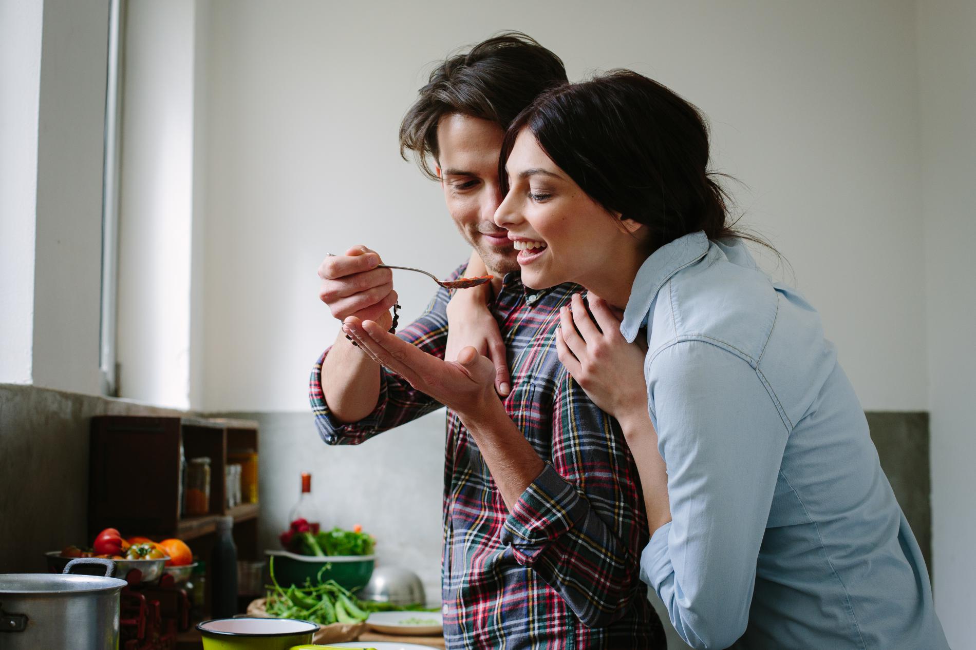 Vivre en couple fait grossir (surtout les hommes)