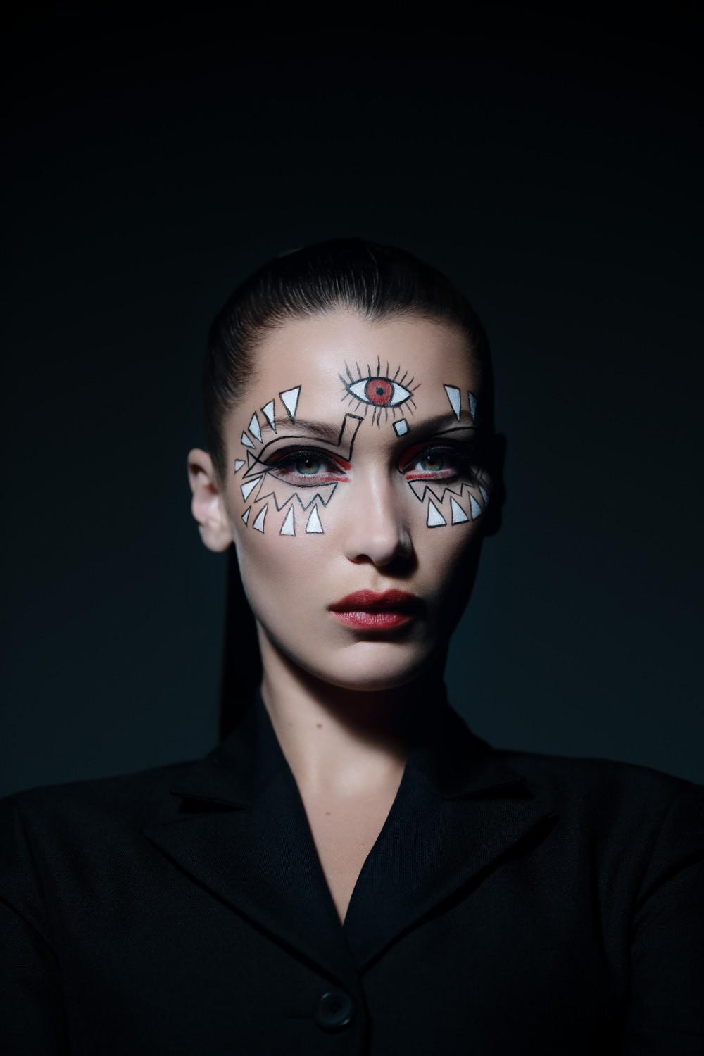 Tuto maquillage Bella Hadid nous ensorcelle pour Halloween