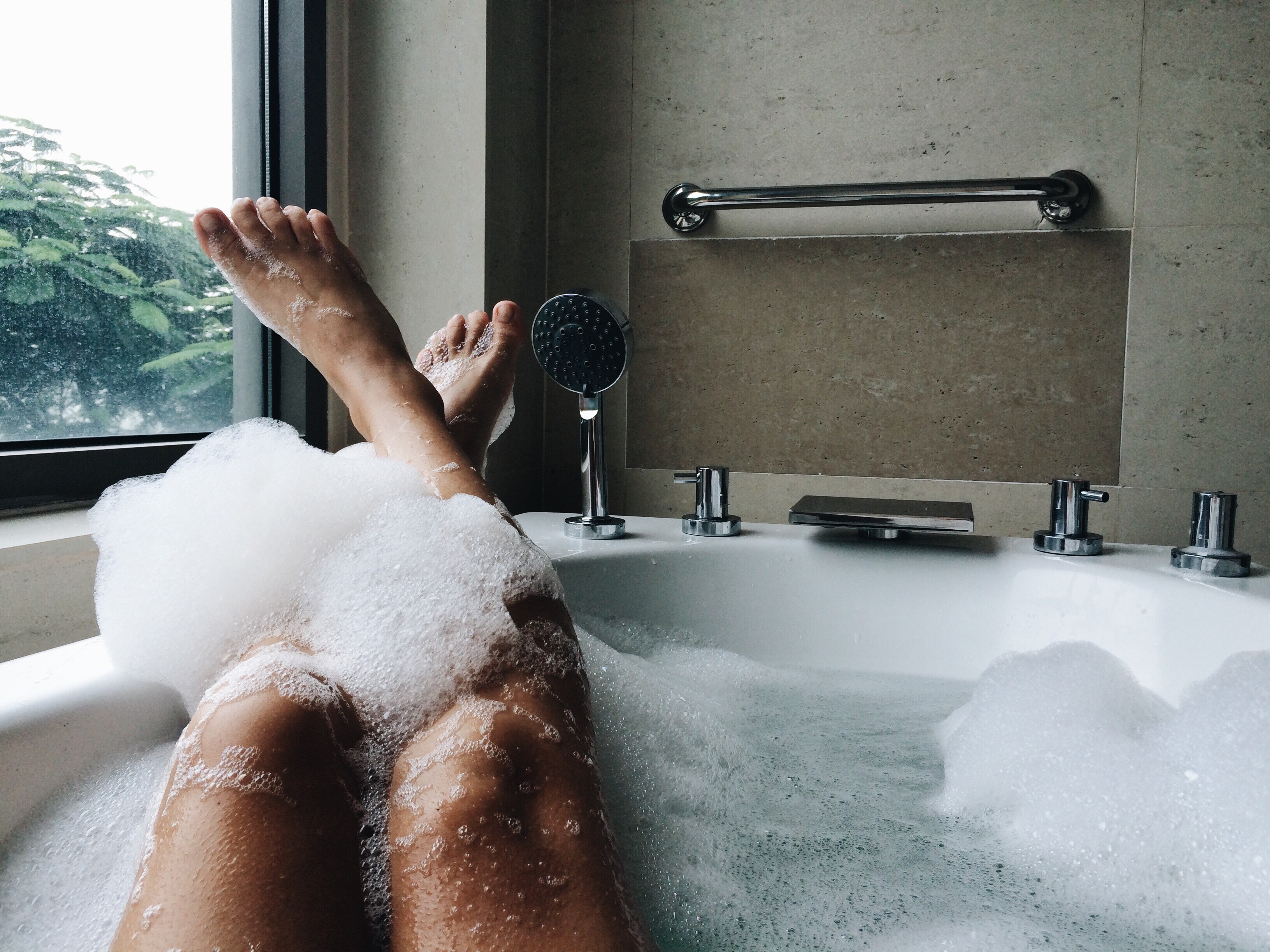 Huiles essentielles bain et dispersant : votre salle de bain devient spa