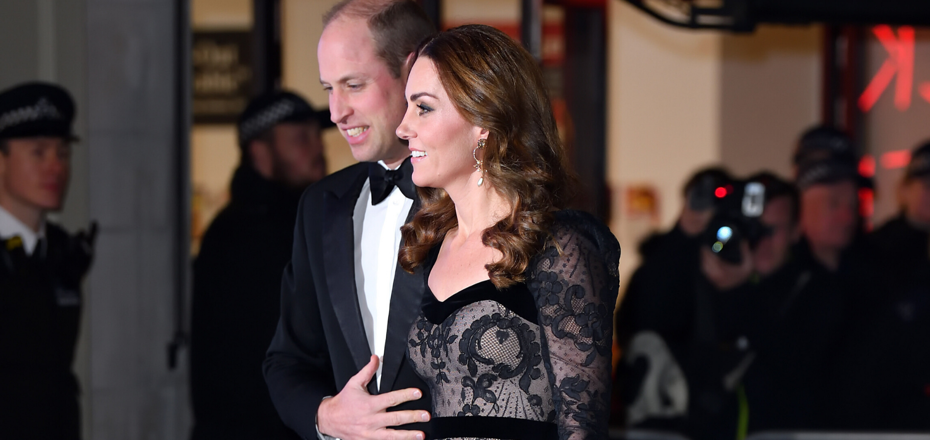 Le Prince William Et Kate Middleton Affichent La Flamme Des Debuts