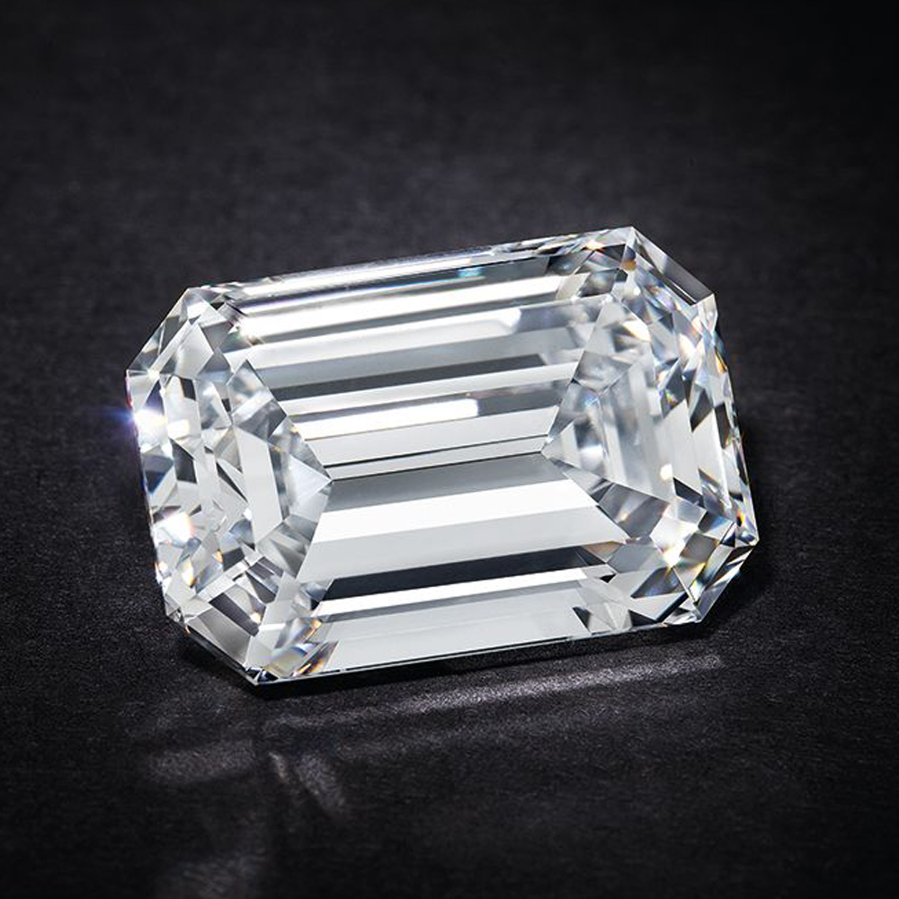 Événement : Christie's met aux enchères le plus grand diamant pur jamais  vendu en ligne