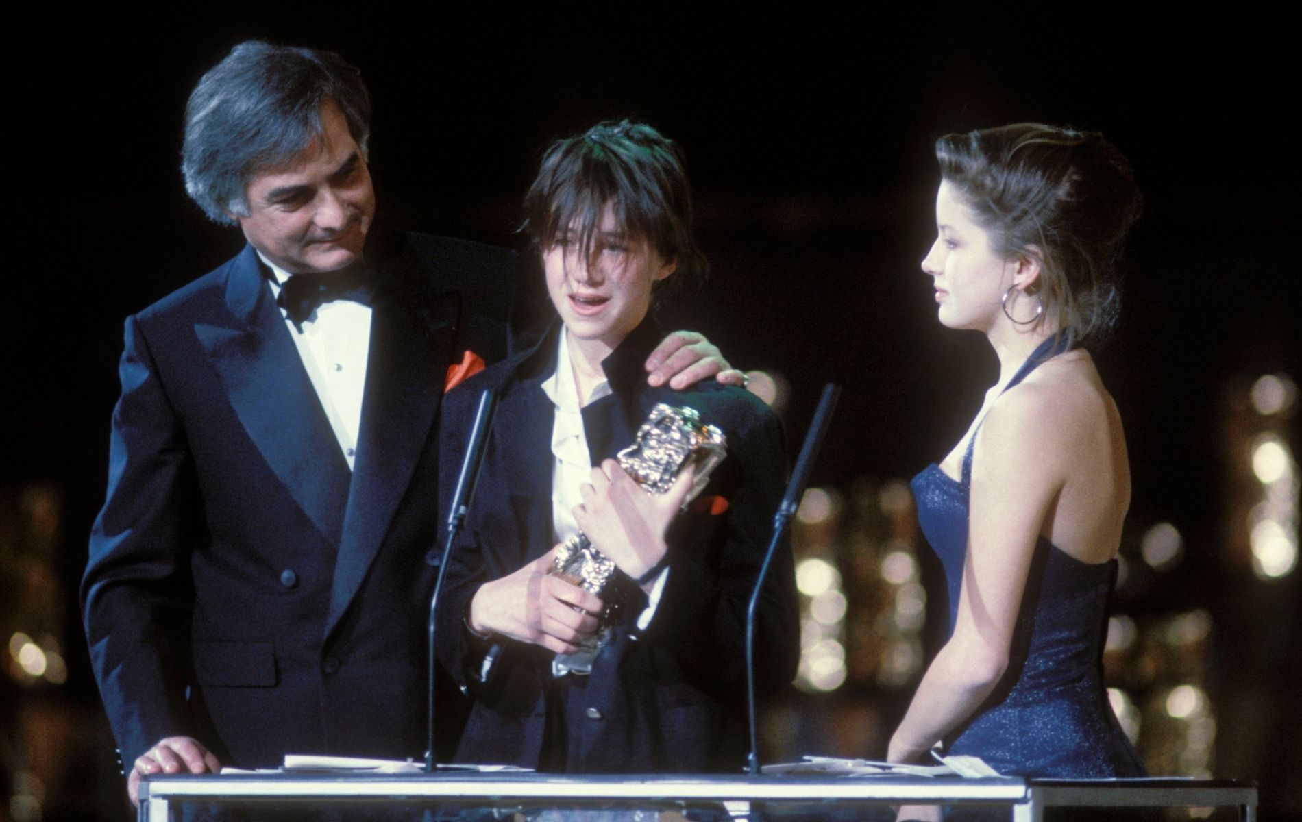 La timidité bouleversante de Charlotte Gainsbourg qui reçoit son premier  César à 15 ans