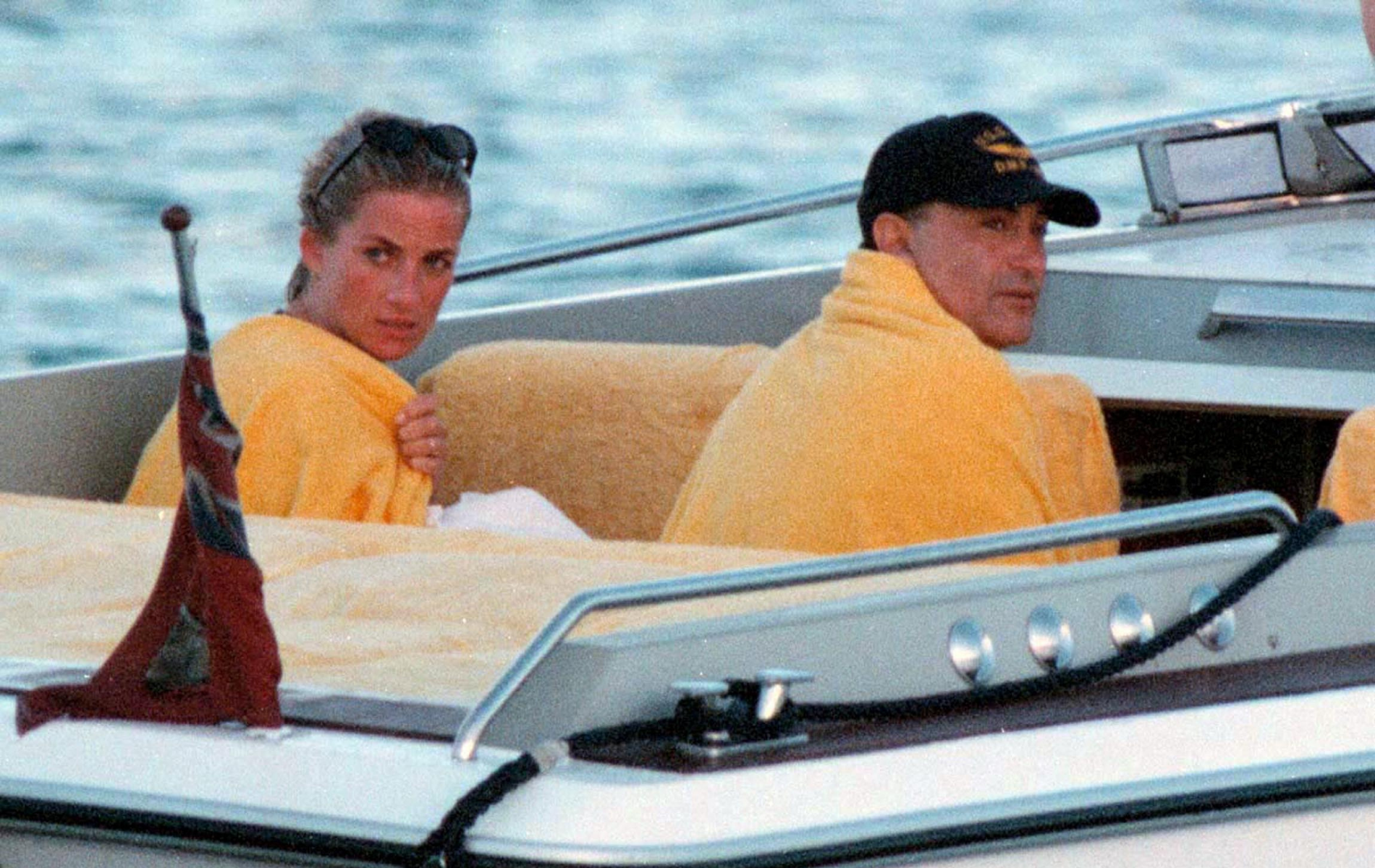 Diana Et Dodi Al Fayed Rencontre The Crown" saison 5 : on sait qui incarnera Dodi Al-Fayed, le défunt amant  de Lady Di