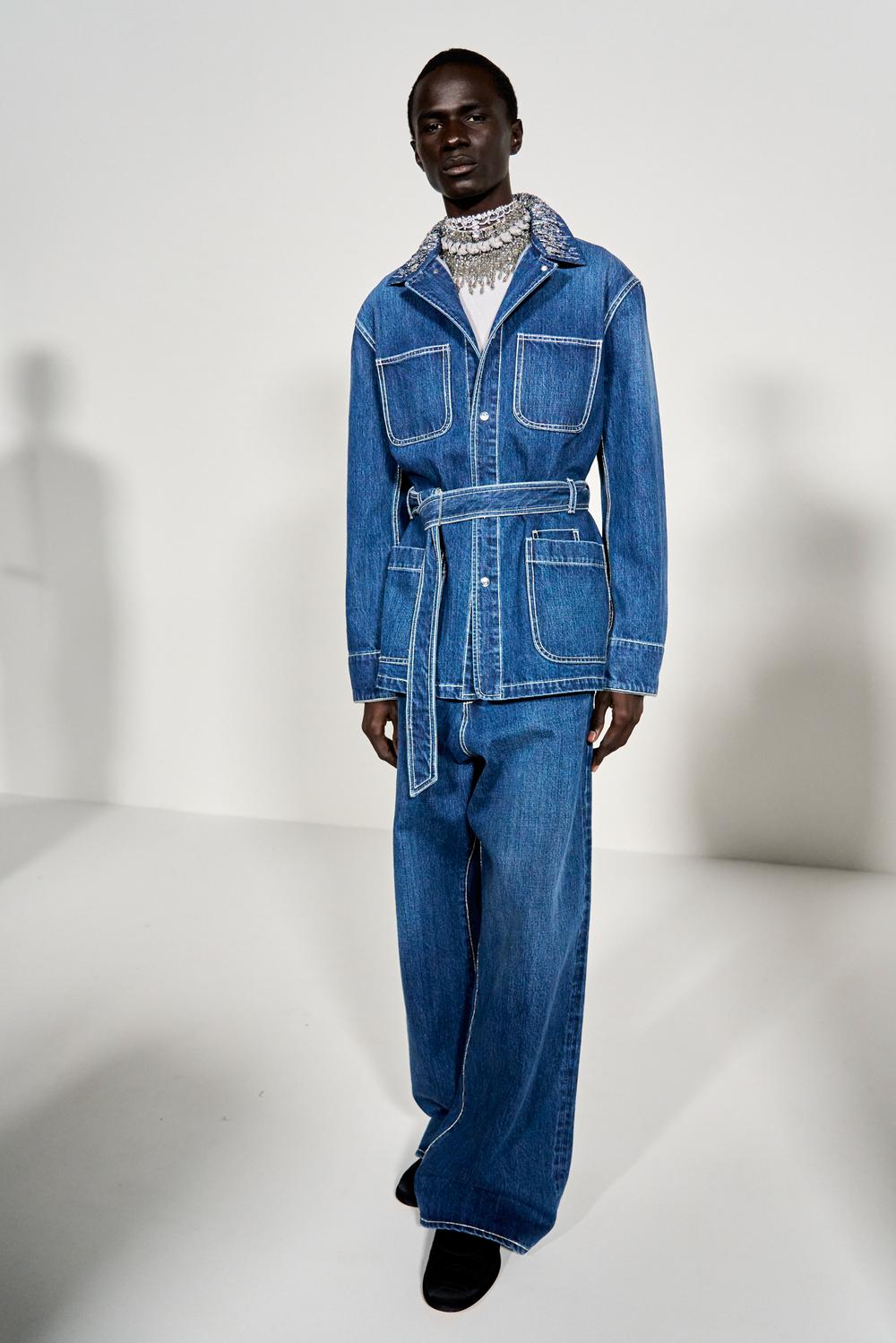 Man Defiling Défilé - Dior men - Homme Automne-Hiver 24-25
