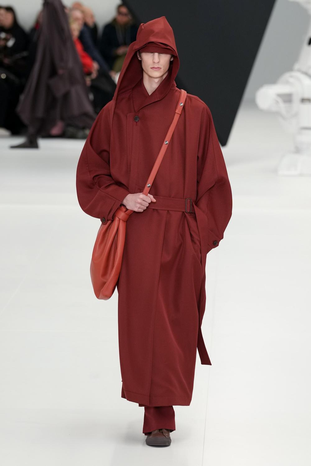 Man Defiling Défilé - Im men - Homme Automne-Hiver 25-26