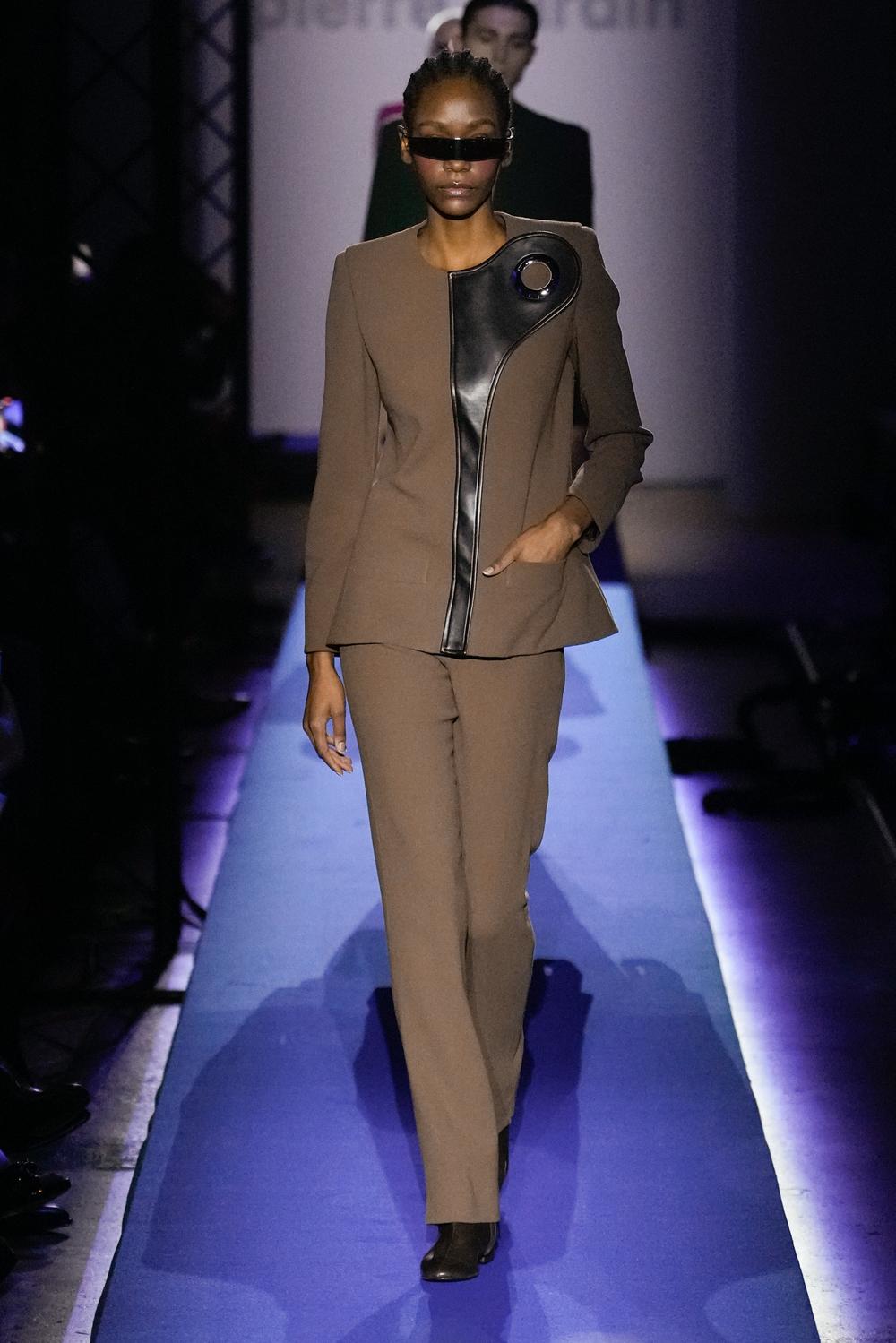 Jupe D’hiver Pierre Cardin – Noire, Taille 40, évasée – Fabriquée En Italie