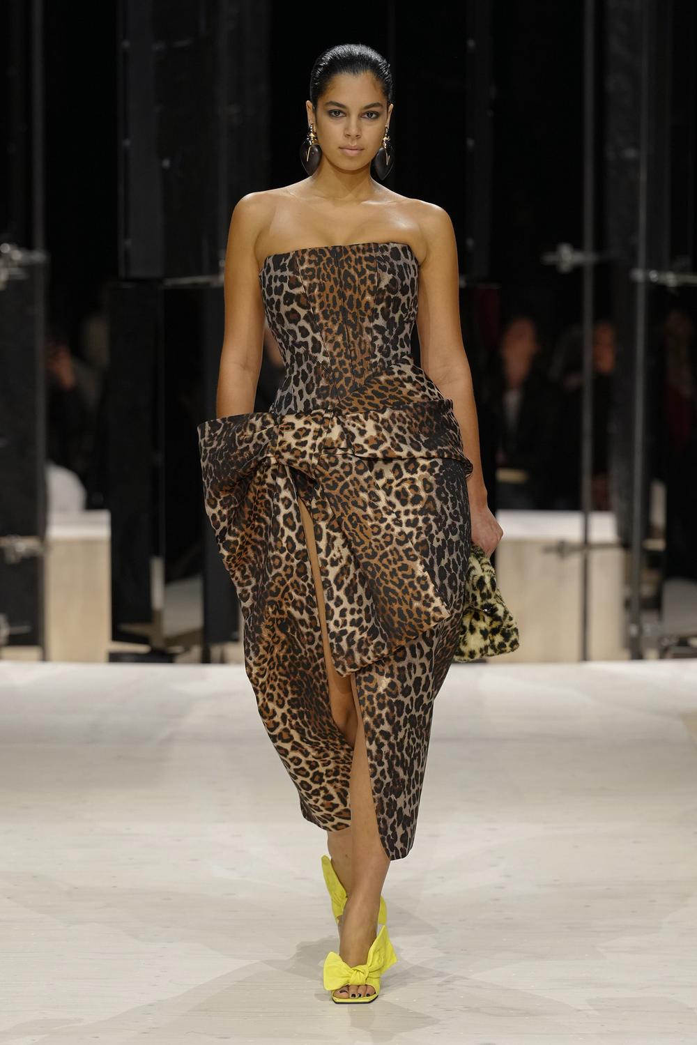 De File Givenchy Défilé - Givenchy - Prêt à porter Automne-Hiver 26-27