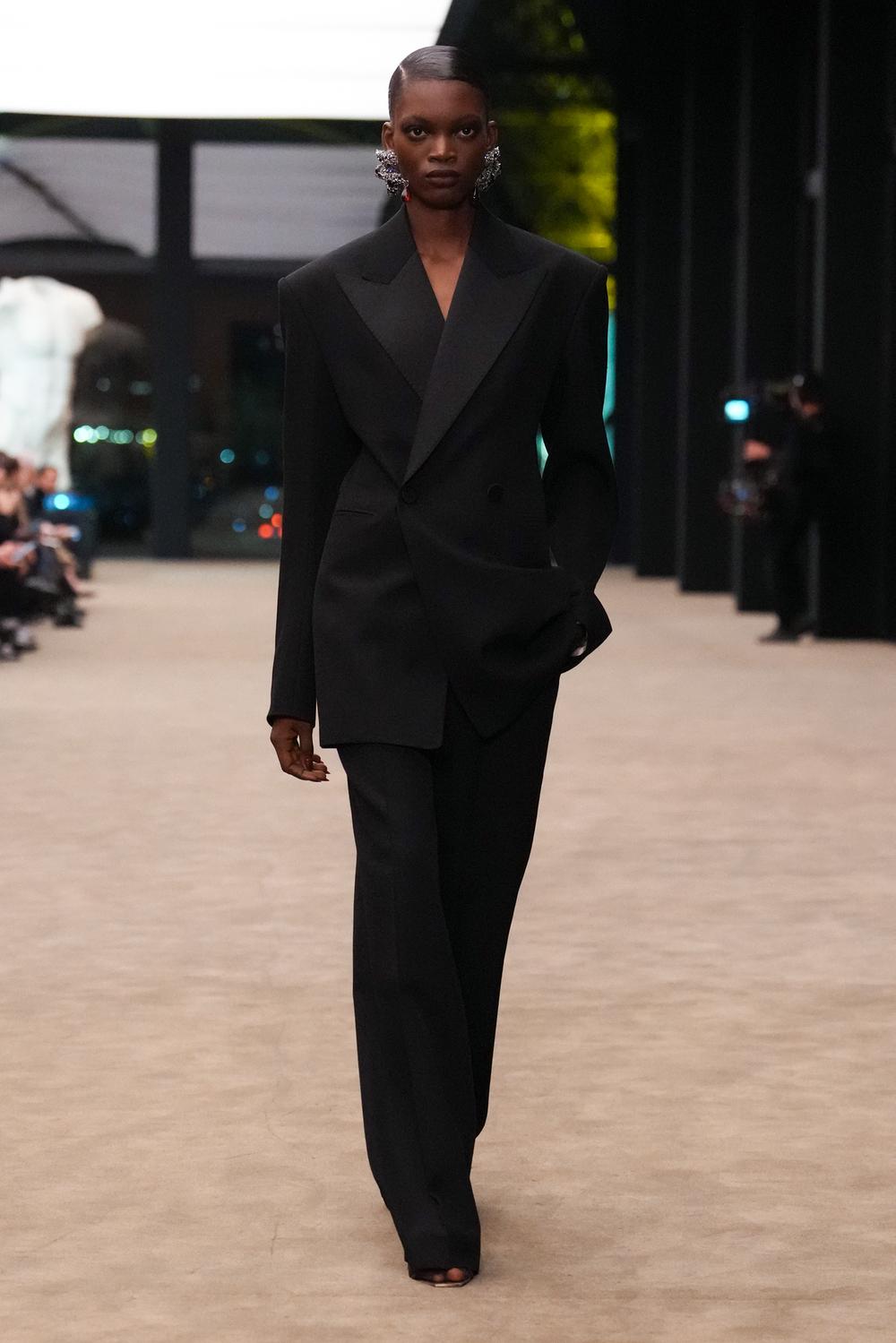 Défilé - Saint Laurent - Prêt à porter Automne-Hiver 26-27