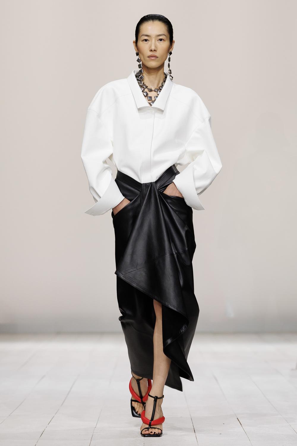 De File Givenchy Défilé - Givenchy - Prêt à porter Printemps-Eté 2026