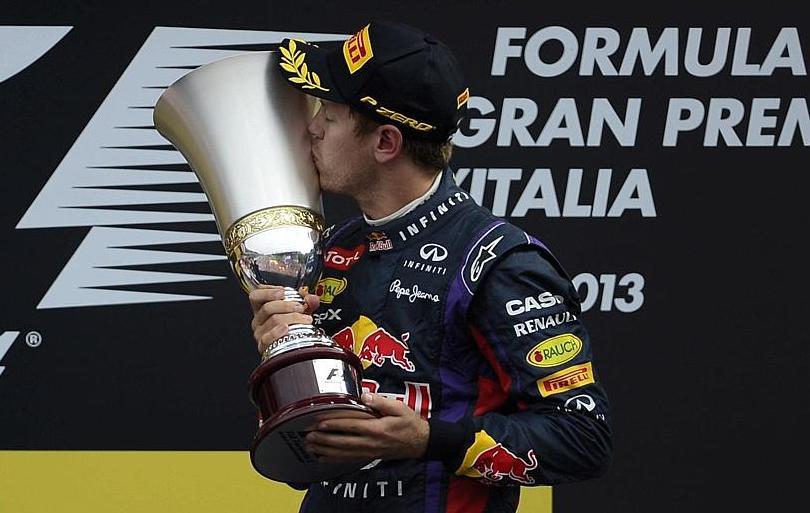 CASQUETTE DE COURSE Infiniti Red Bull - Sebastian Vettel - Formule