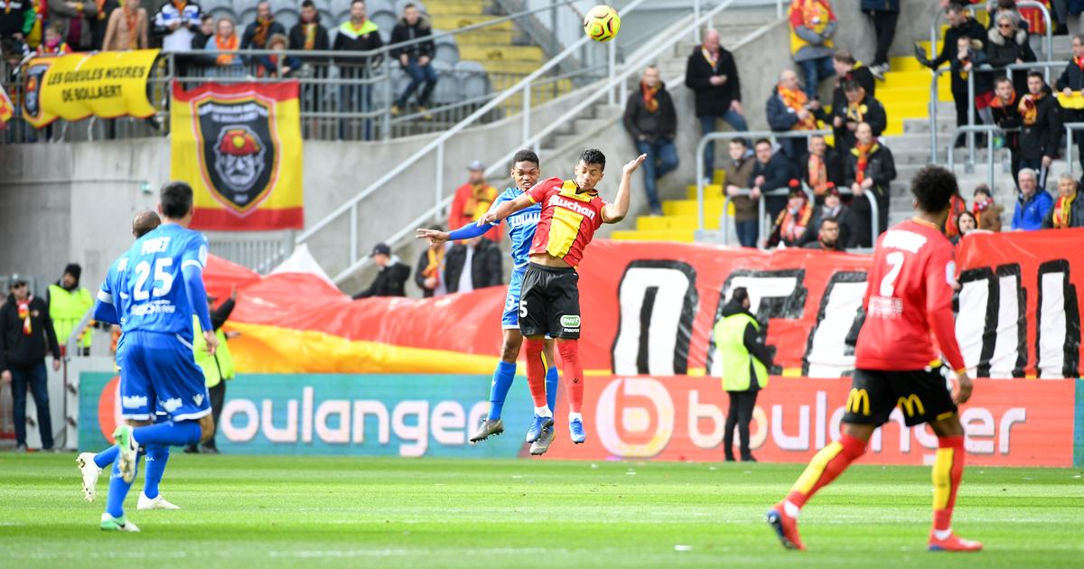 Lens défait Auxerre et se hisse au pied du podium