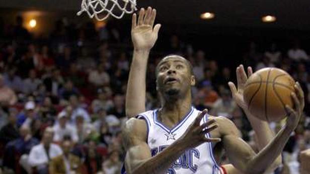 Lewis libère le Magic