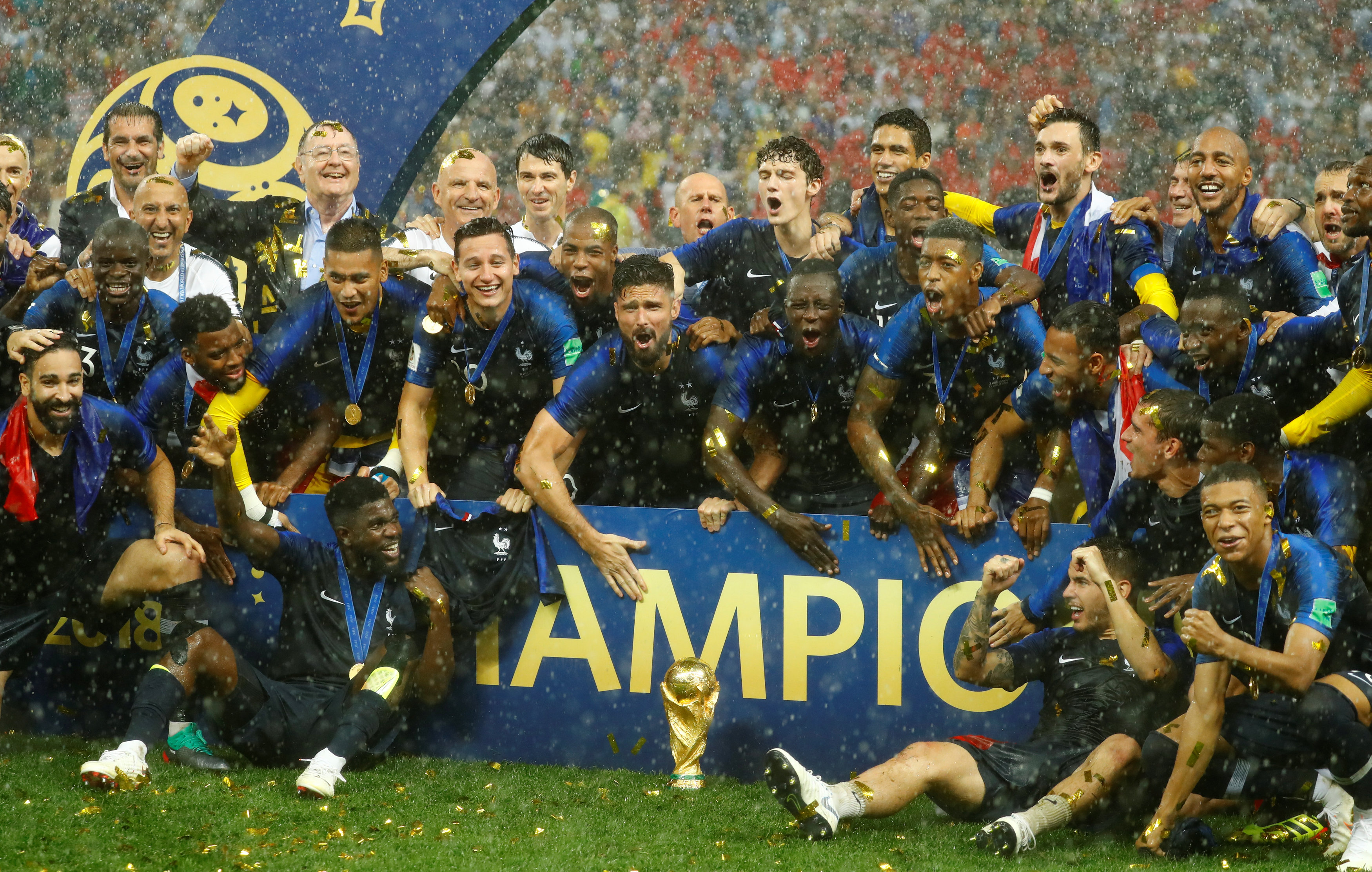 Франция чемпион по футболу какие годы. Победа Франции на ЧМ 2018. Сборная Франции чемпион.