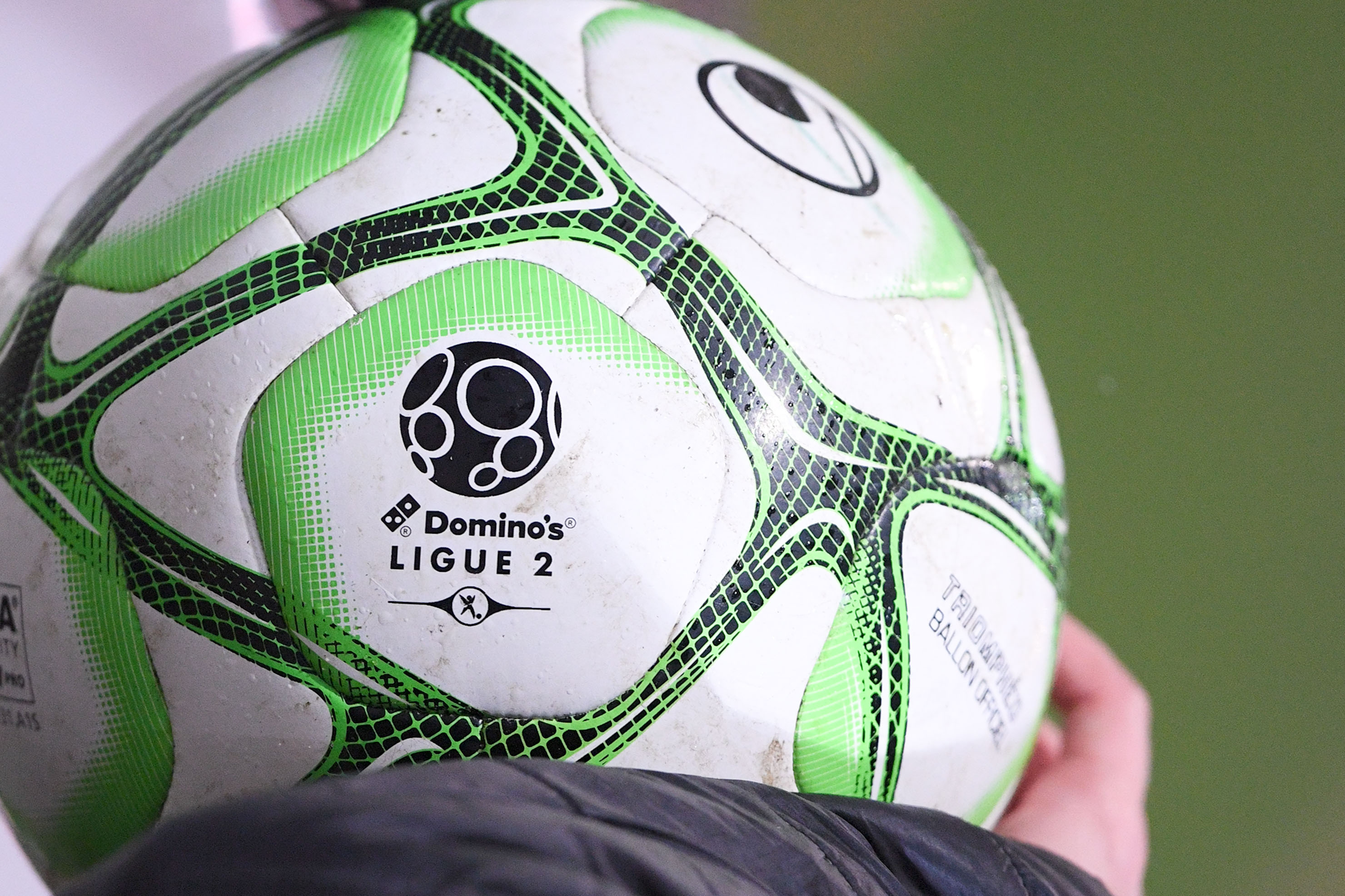 Мячи лиги 1. Мяч Лиги 1 Франция. Мяч французской Лиги 1. Футбольный мяч французской Лиги. Мяч чемпионата французской Лиги.
