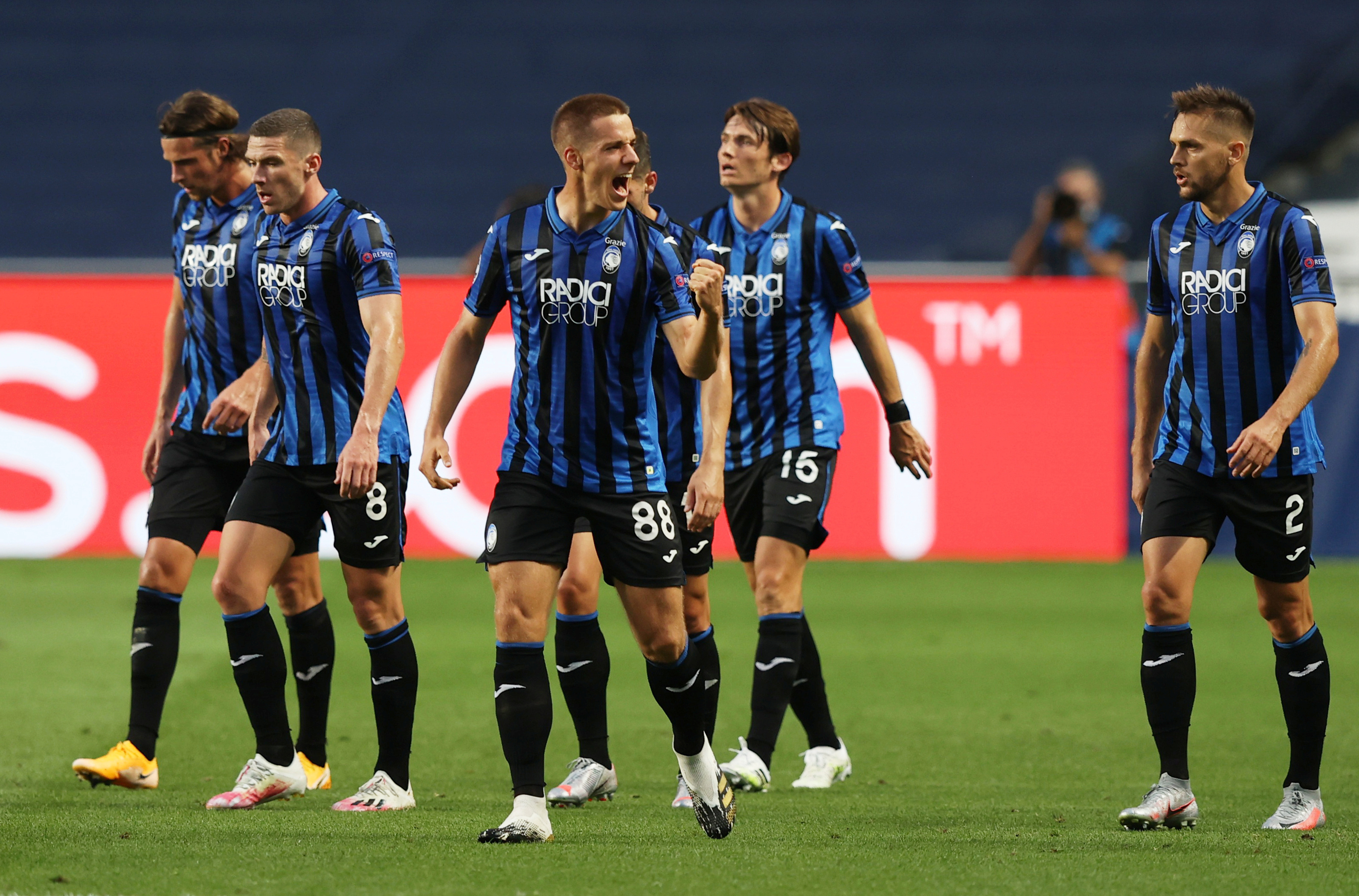 Аталанта атлетико. Солина атлетико. Bayern atalanta. Аталанта байер. Итальянская футбольная команда аталанта.