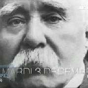 A zapper (ou pas) : Stéphane Bern admire la moustache de Clemenceau