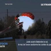 Un avion percute un parachutiste en plein vol