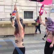 Les Femens défilent sur les Champs-Elysées contre Daech
